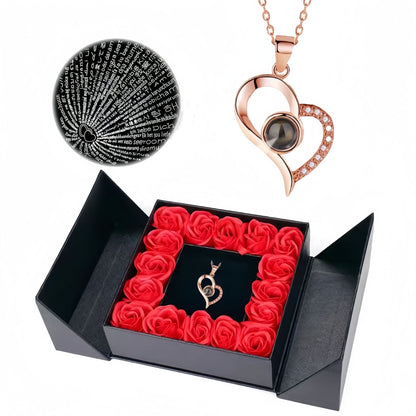 Colar Eu Te Amo 100 idiomas Caixa com Laço